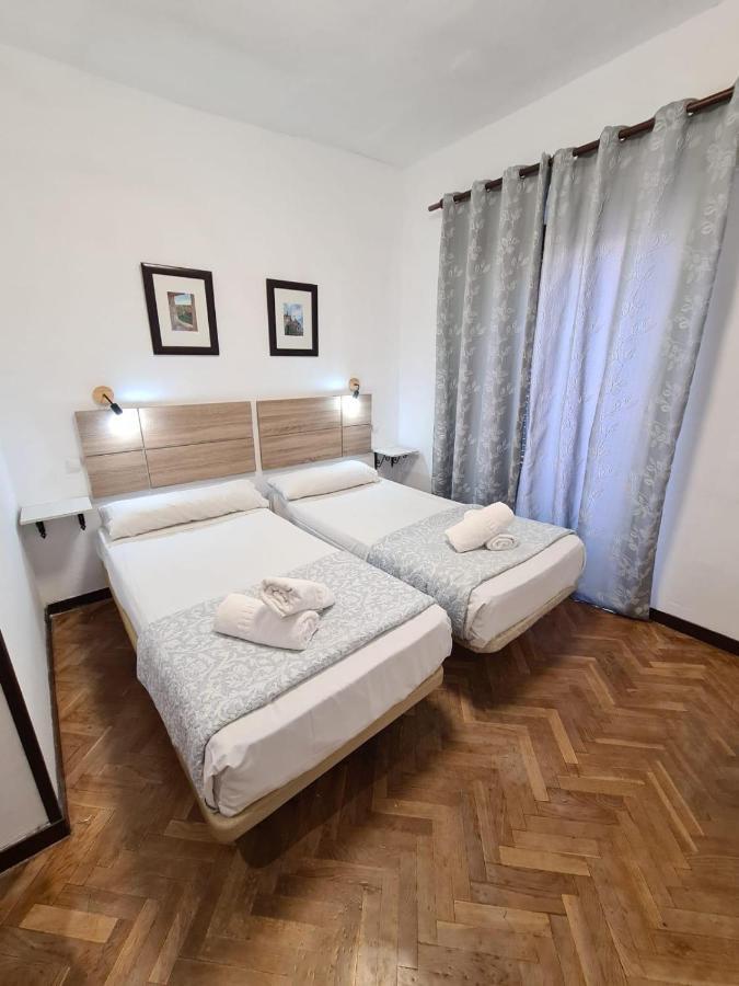 Hostal Santa Barbara Madri Exterior foto